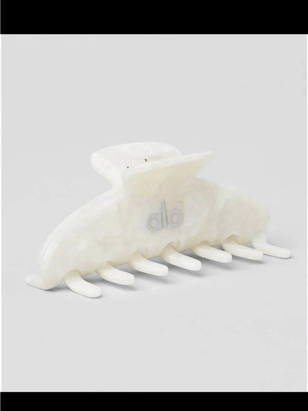 ALO Yoga White Pearl 90’s Claw Hair Clip NWOT 🏷️